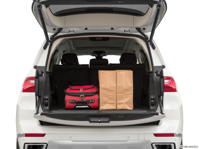 2020 bmw x7 cargo area with stuff