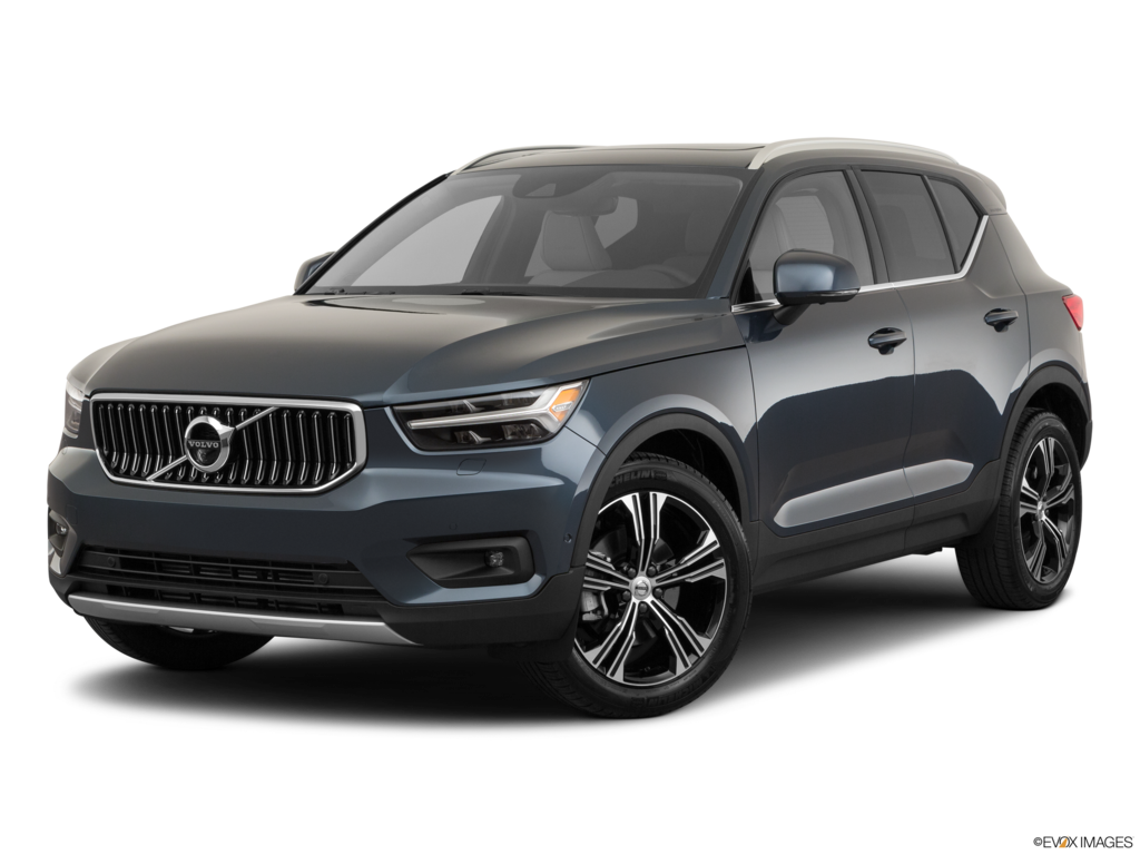 2020 volvo xc40 angled front