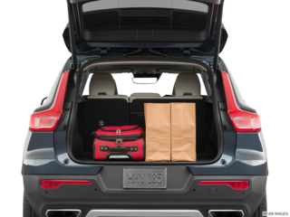 2020 volvo xc40 cargo area with stuff