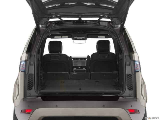 2021 land-rover discovery cargo area empty