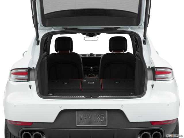 2021 porsche macan cargo area empty