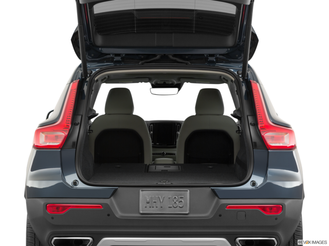 2021 volvo xc40 cargo area empty
