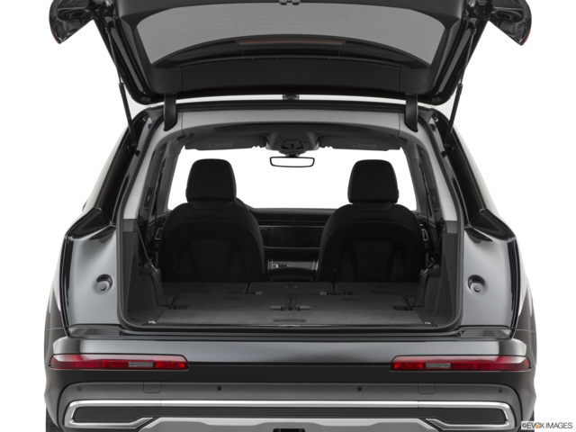 2022 audi q7 cargo area empty