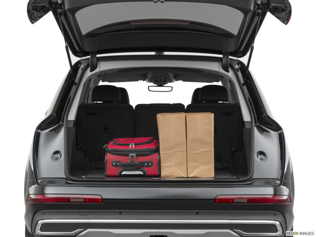 2022 audi q7 cargo area with stuff