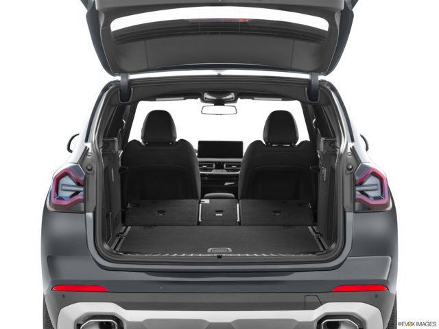 2022 bmw x3 cargo area empty