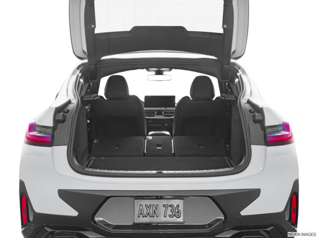 2022 bmw x4 cargo area empty