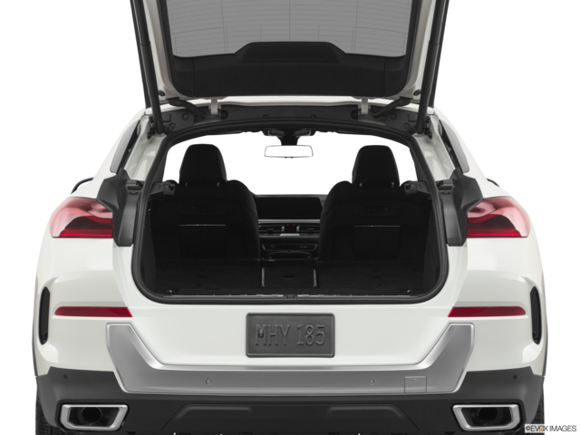 2022 bmw x6 cargo area empty
