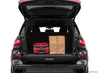 2022 bmw x7 cargo area with stuff