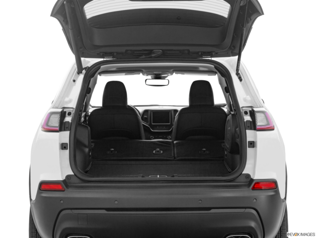 2022 jeep cherokee cargo area empty