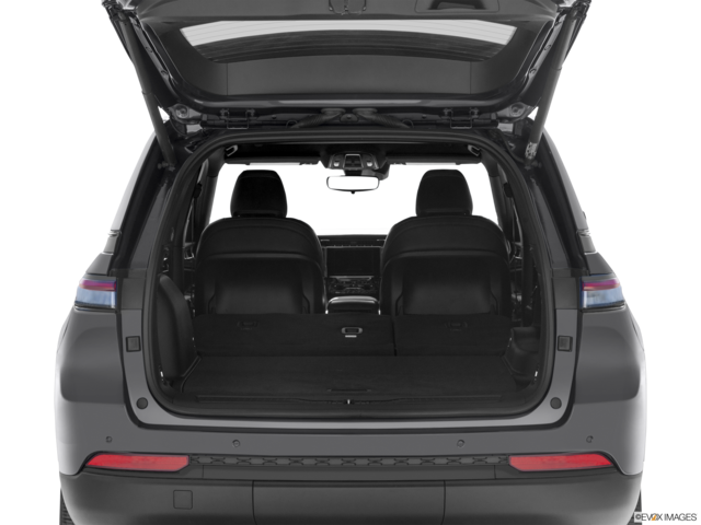2022 jeep grand-cherokee cargo area empty
