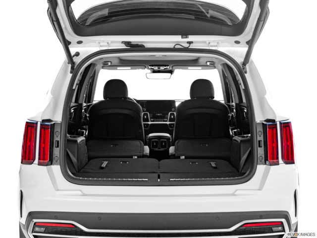 2022 kia sorento-plug-in-hybrid cargo area empty