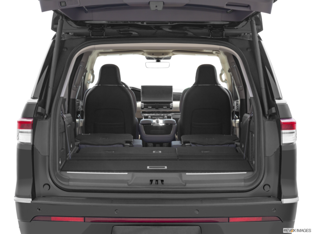 2022 lincoln navigator cargo area empty