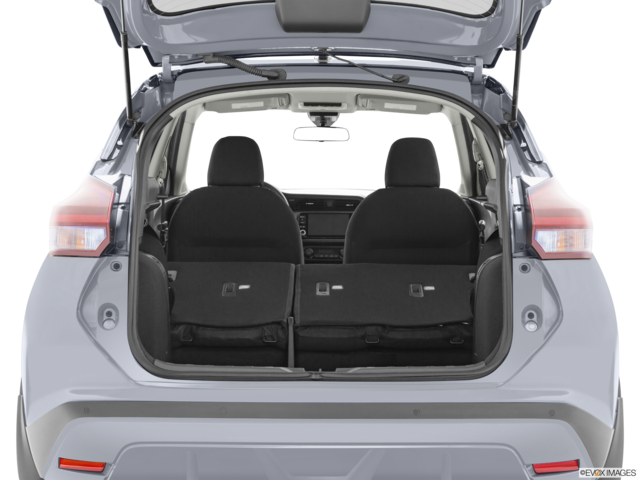 2022 nissan kicks cargo area empty