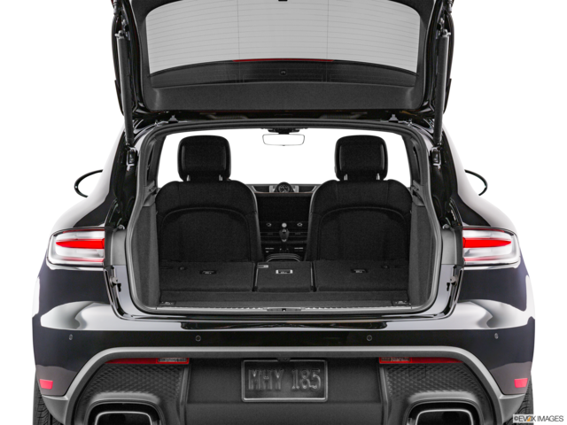 2022 porsche macan cargo area empty