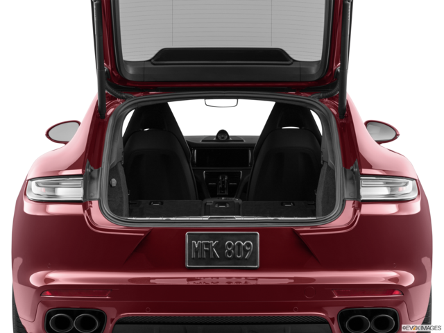 2022 porsche panamera cargo area empty