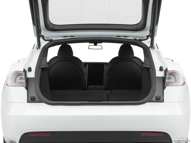 2022 tesla model-s cargo area empty