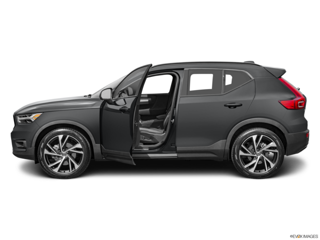 2022 volvo xc40 side