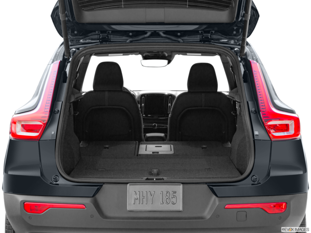 2022 volvo xc40 cargo area empty
