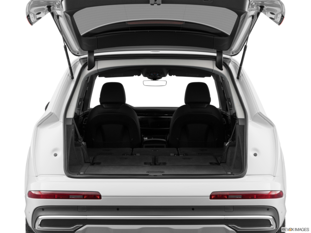 2023 audi q7 cargo area empty