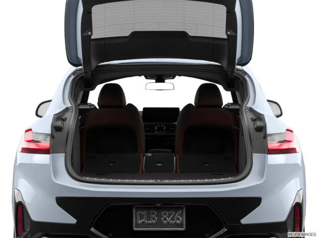 2023 bmw x4 cargo area empty