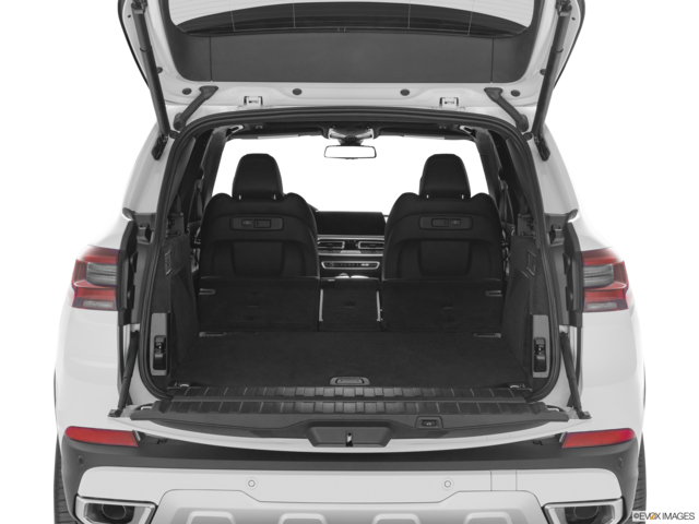2023 bmw x5 cargo area empty