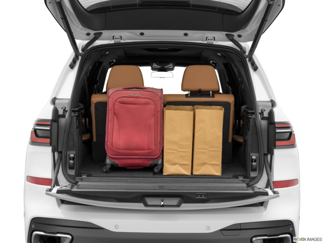 2023 bmw x7 cargo area with stuff