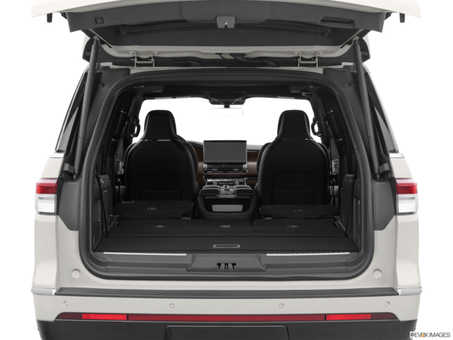 2023 lincoln navigator cargo area empty