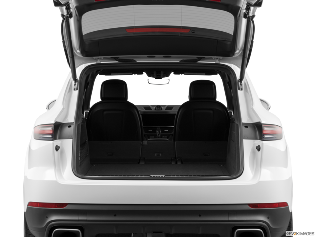 2023 porsche cayenne cargo area empty